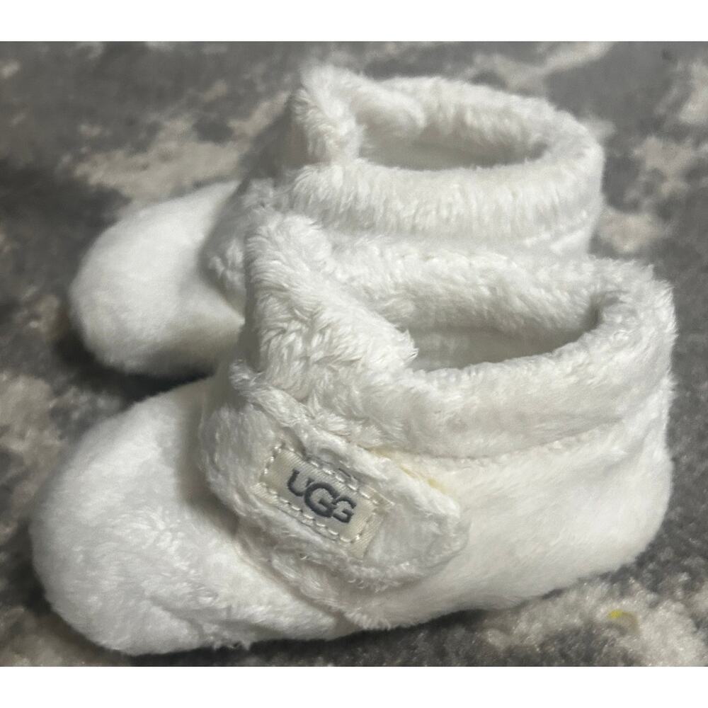 UGG Bixbee Unisex White Natural Curly Faux Fur 4/5 -12-18 Months (NWT)